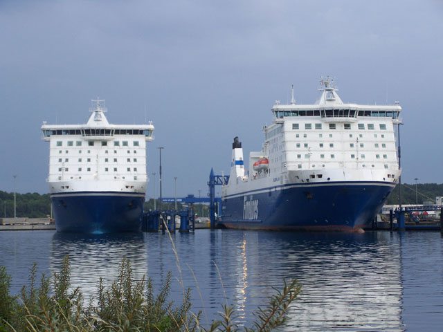 Die Europalink (rechts) in Travemünde - Bildquelle: Finnlines