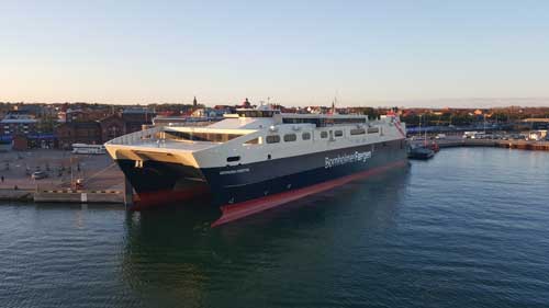 Katamaran Leonora Christina in Ystad - Bildquelle: Fähren-Aktuell