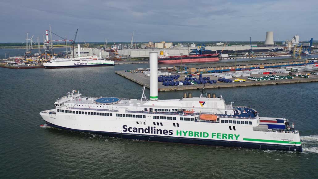 BERLIN und COPENHAGEN mit ihren Rotorsegeln - Bildquelle: Scandlines