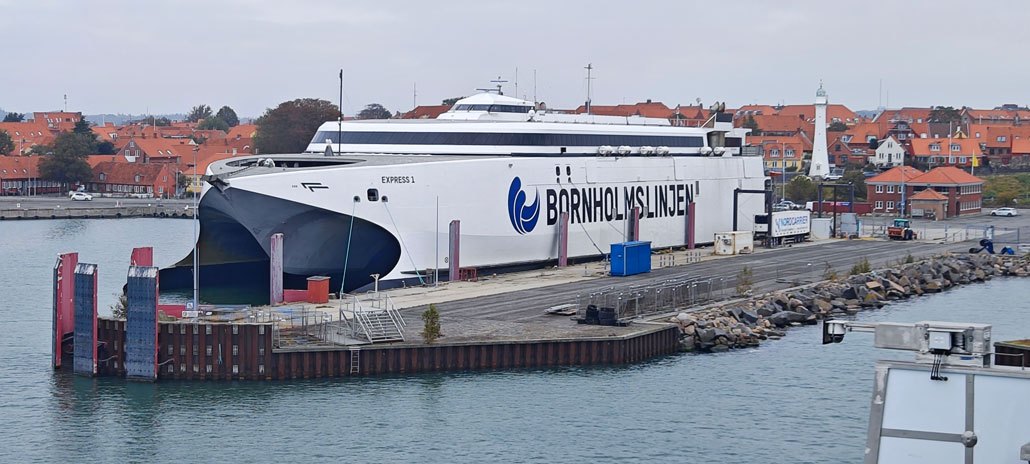 EXPRESS 1 in Rønne - Bildquelle: Fähren-Aktuell/Marcel Reich